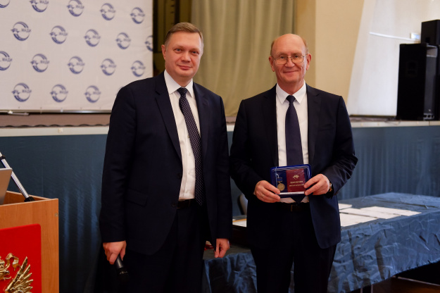 Президент Ассоциации бетонных дорог получил звание Почетного дорожника СНГ 